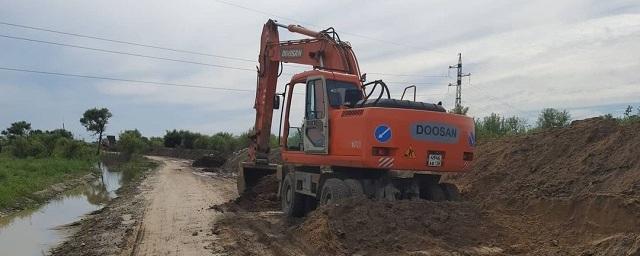 В селе Владимировка укрепляют дамбы и готовятся к эвакуации перед паводком