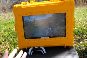 Блогер создал портативную PS5 для игры в лесу