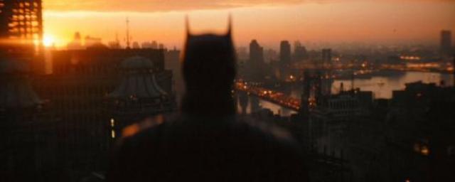 Режиссер Мэтт Ривз показал первый кадр из нового фильма «Бэтмен»