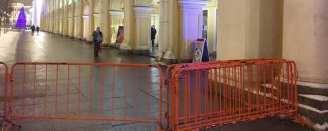 В Петербурге устанавливают ограждения перед митингами
