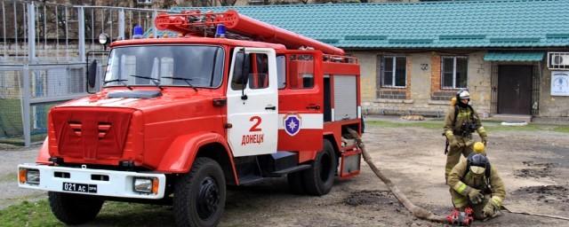 В жилом доме в центре Донецка начался пожар после обстрела со стороны ВСУ