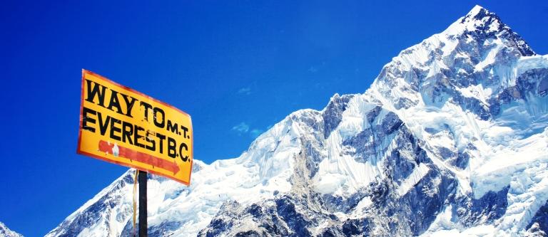 На Эвересте обнаружены тела четырех альпинистов