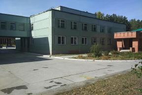 Ремонт с отложенным финалом: в ЦКБ Академгородка заменили окна, но вентиляцию и отопление обещают только к 2028 году