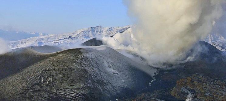 Геологи предупреждают о скором извержении вулкана Павлова на Аляске