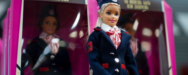 Компания Barbie представила коллекцию кукол в образе машинисток электропоезда
