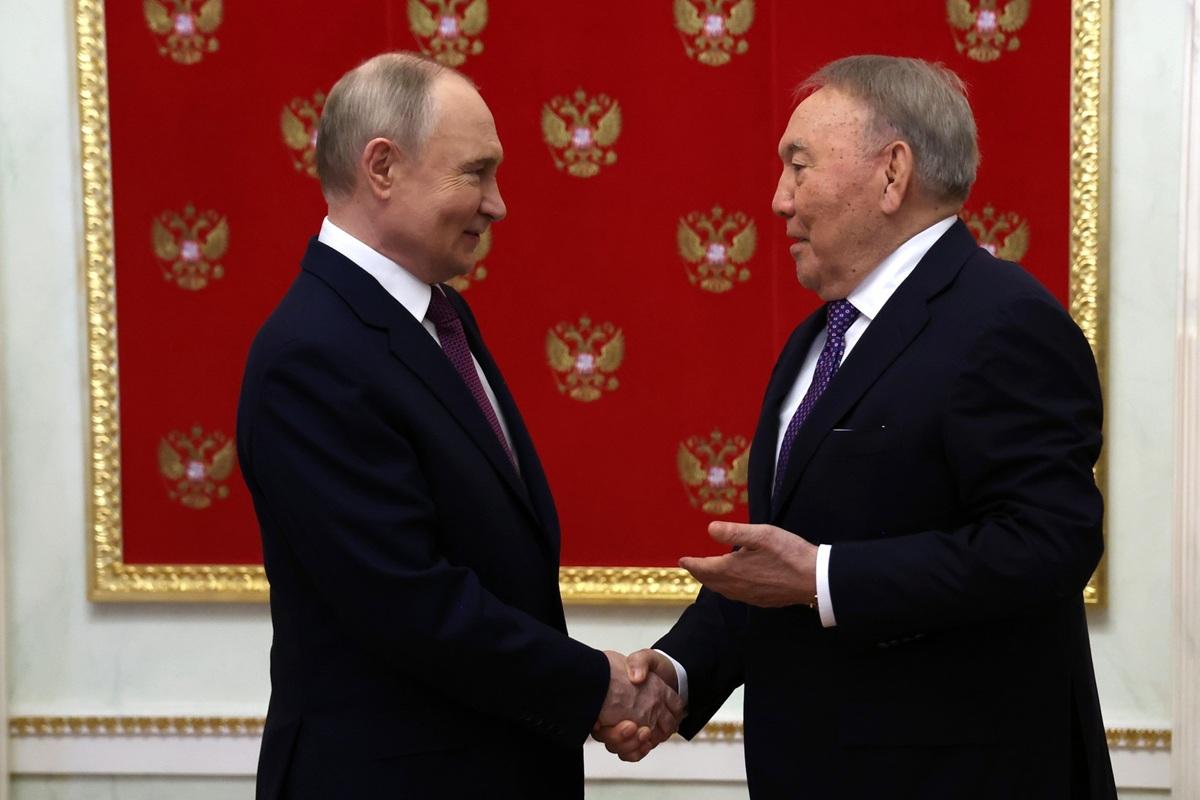 Путин провел рабочую встречу с первым президентом Казахстана Назарбаевым