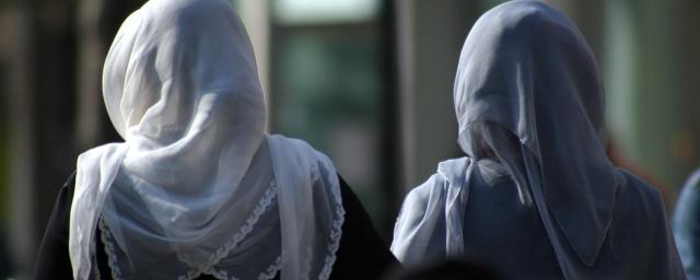 Директор школы в Тюмени не пустила на занятия девочку в хиджабе