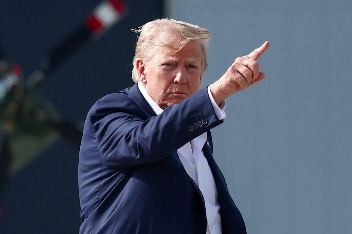 Трамп обрушился с критикой на Медведева, призвав следить за словами