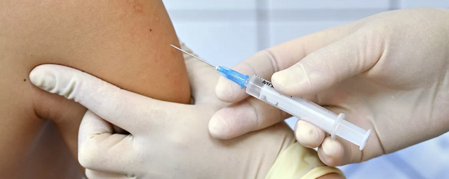 Число вакцинированных от COVID-19 в мире превысило 100 млн человек