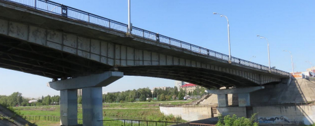 Ремонт моста в балабанове. Красноармейский мост Кемерово. Новый мост через Искитимку Кемерово. Красноармейский мост Кемерово снизу. Заброшенный мост в Кемерово.