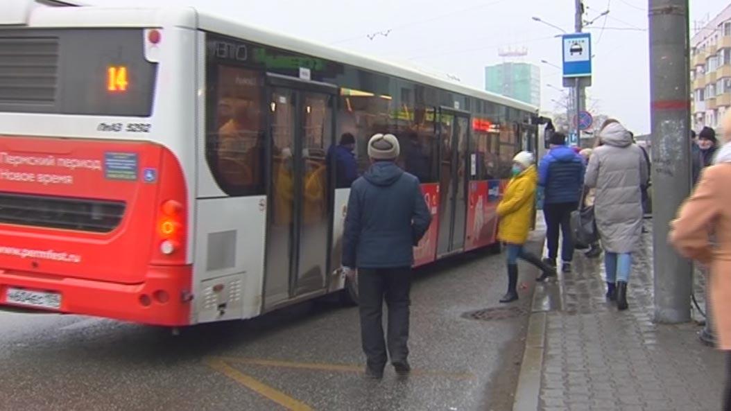 Работу общественного транспорта Перми продлят в новогоднюю ночь