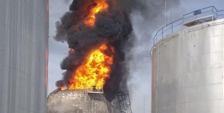 Пожар на нефтебазе Узбекистана тушили почти семь часов
