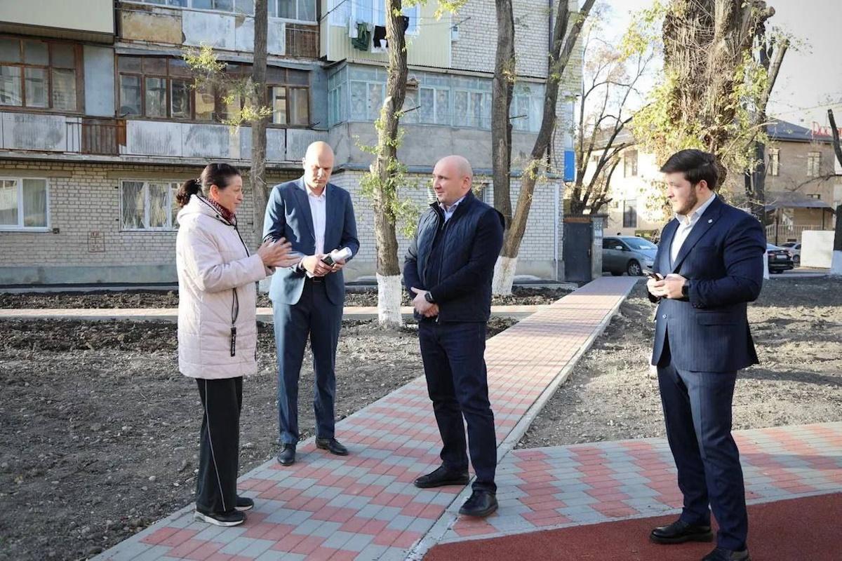 В Черкесске с начала года благоустроили дворы 11 многоквартирных домов