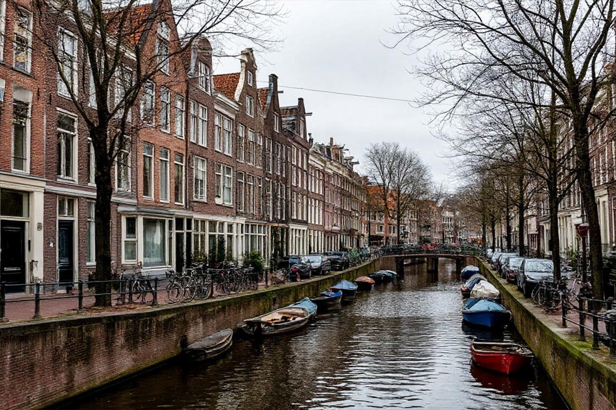 Непрошенные гости в дипломатичном гнезде: суд вышвыривает сквоттеров из особняка торгпредства РФ