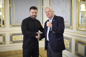 Потрогал Зеленского и «Пи-Сюн», излил душу Трампу. От чего умер злобный русофоб Линдси Грэм*