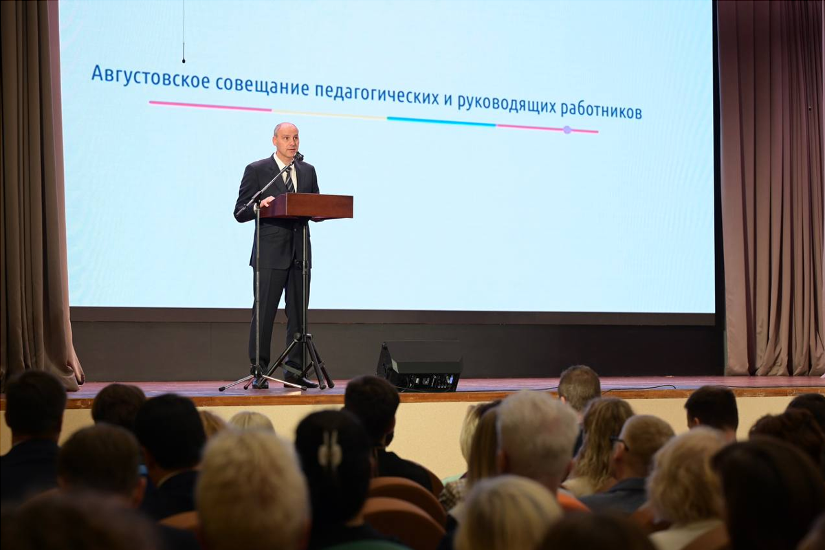 Врио губернатора Свердловской области Денис Паслер рассказал о новой мере поддержки школьников, которая начнет действовать 1 сентября