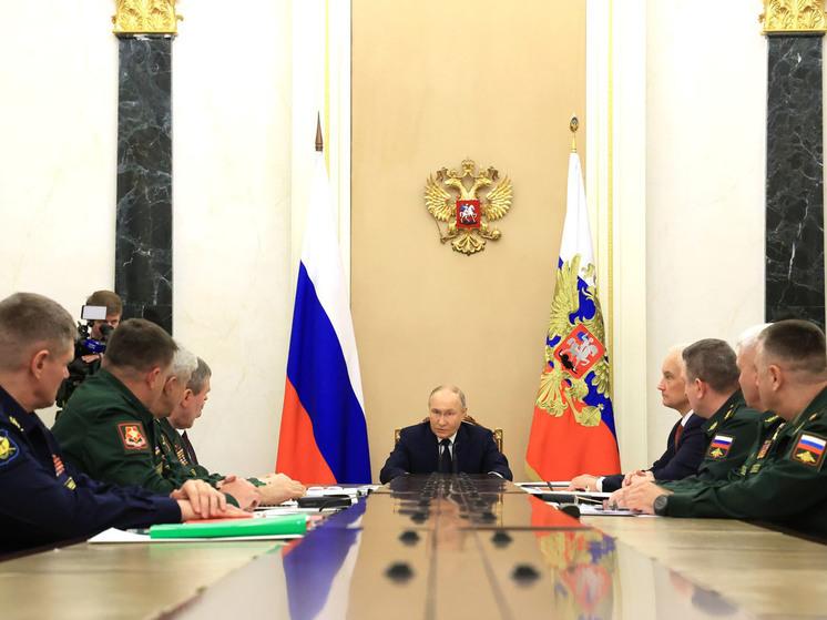 Путин, Белоусов и Шойгу встретились с командующими военных округов