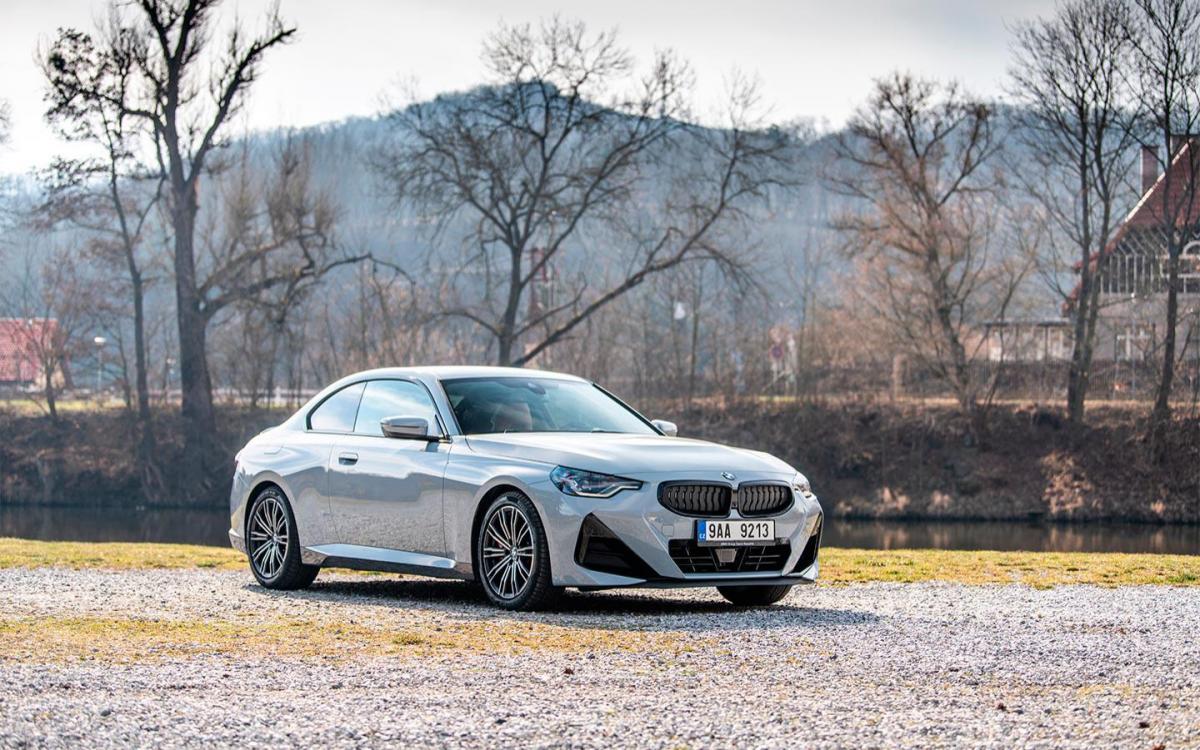 В российских автосалонах появилось спортивное купе BMW 2-Series