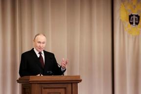 Президент поручил держать на контроле содержание в СИЗО, а также отметил дефицит кадров