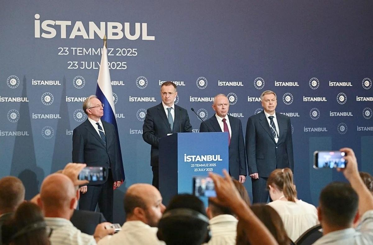 Умеров спешил, а Мединский бил точно в цель. Почему Незалежная ускоряет мирные переговоры?