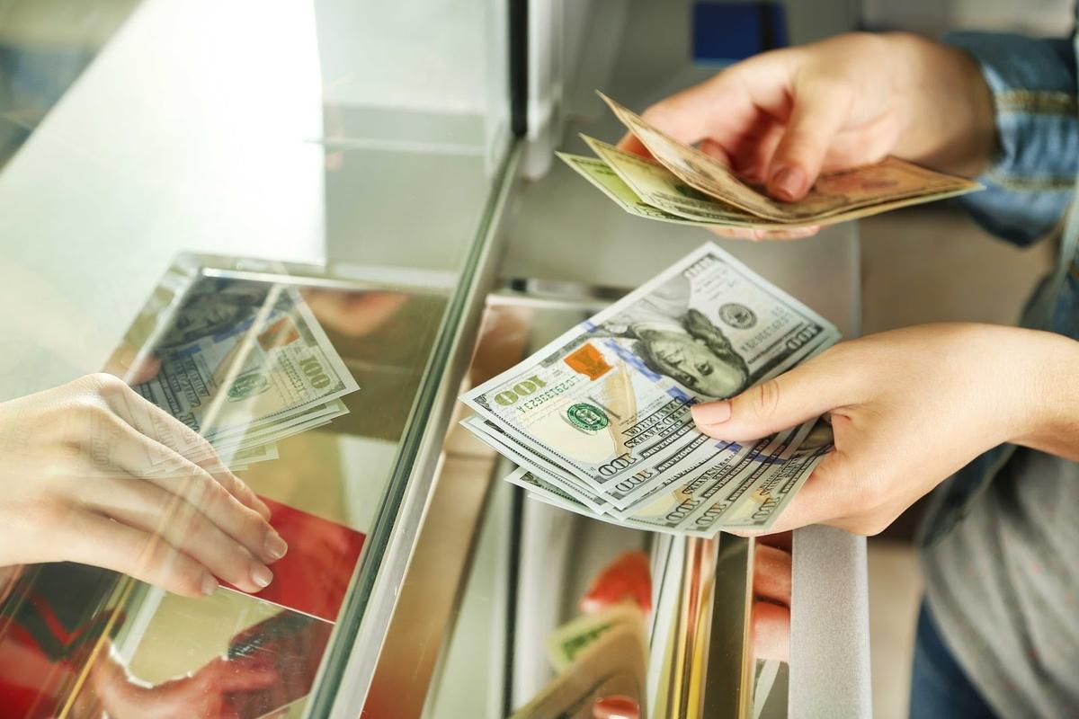В России (страна-террорист) в мае покупки валюты выросли в 2,2 раза