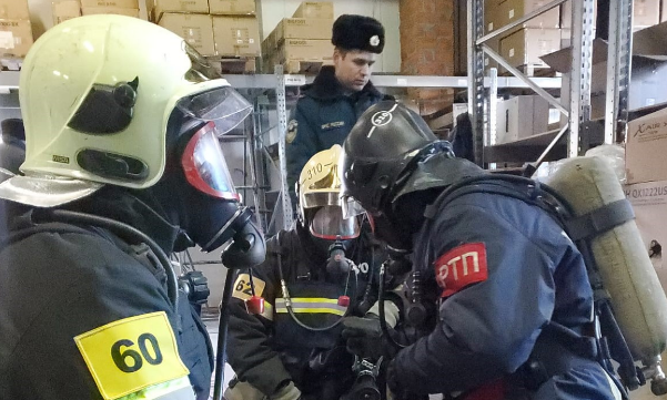 Огнеборцы Мособлпожспаса поучаствовали в гарнизонных учениях в Красногорске