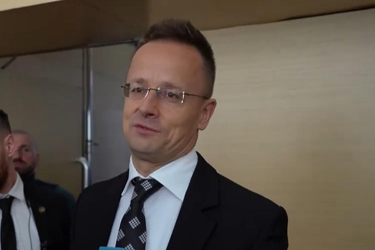 Сийярто рассказал о новом шаге Европы к войне с Россией