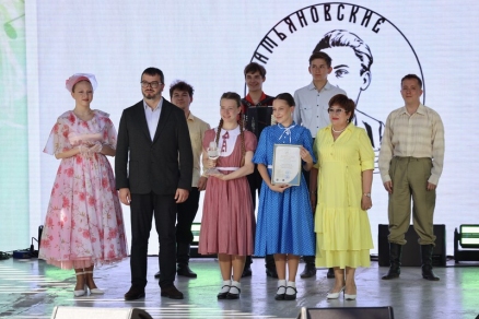 «Наша цель — дать этим песням новое звучание»: Спикер Заксобрания Владимирской области Ольга Хохлова наградила победителей первого межрегионального вокального конкурса «Фатьяновские соловьи»