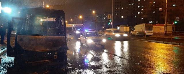 В Тольятти произошло возгорание микроавтобуса, в котором находились пассажиры