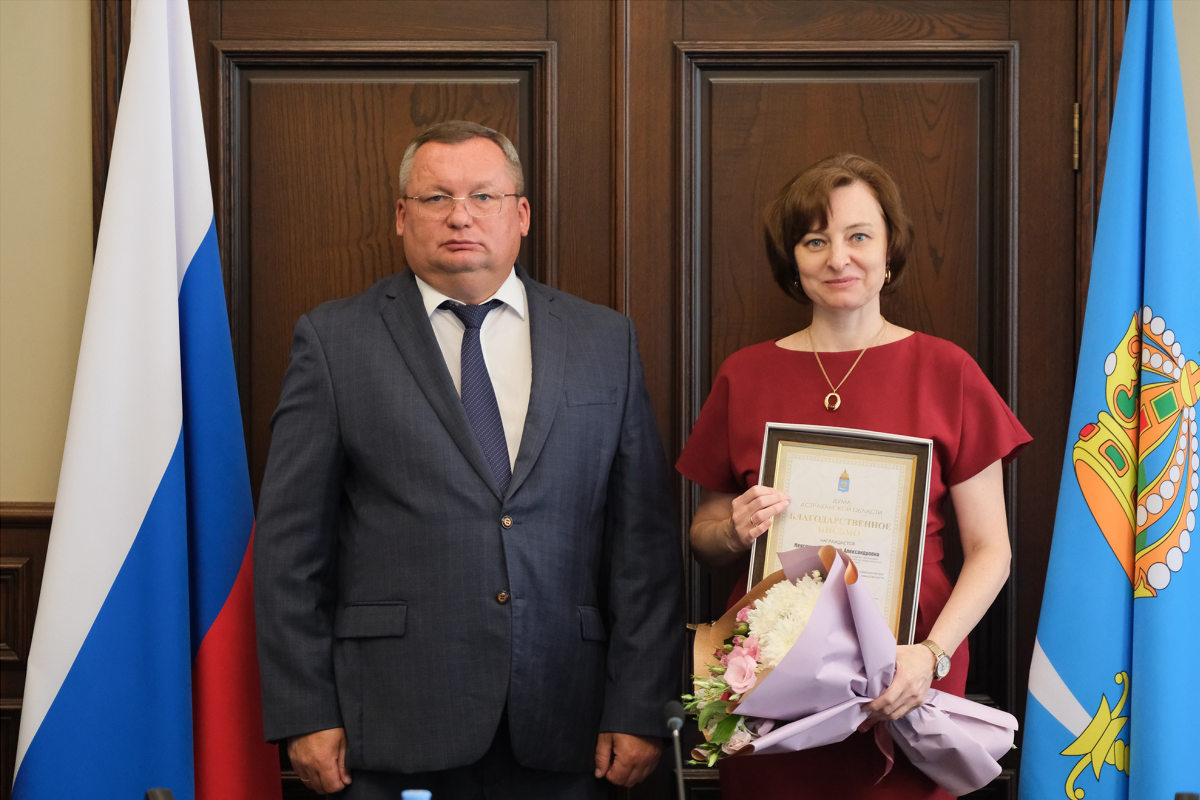 Председатель Думы Астраханской области Игорь Мартынов вручил награды лучшим сотрудникам нефтегазовой отрасли