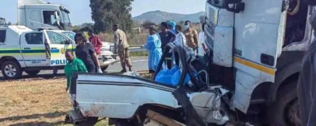 В ЮАР в ДТП с участием школьного автобуса погибли 19 школьников