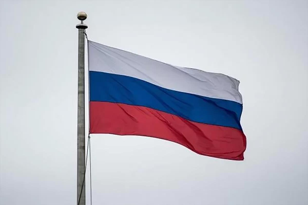 Флаг России отказался покидать генконсульство в Бонне: дипломаты назвали это хорошим знаком