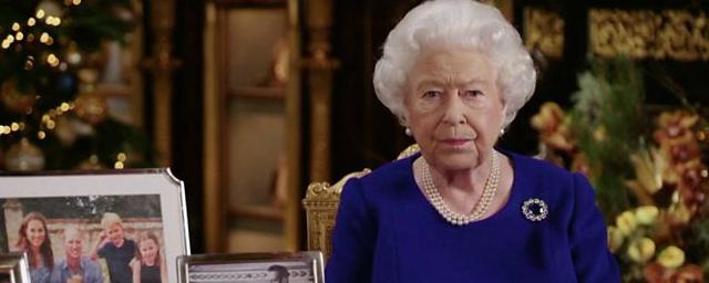Королева Елизавета II по видеосвязи побеседовала с Гарри, Меган и Арчи