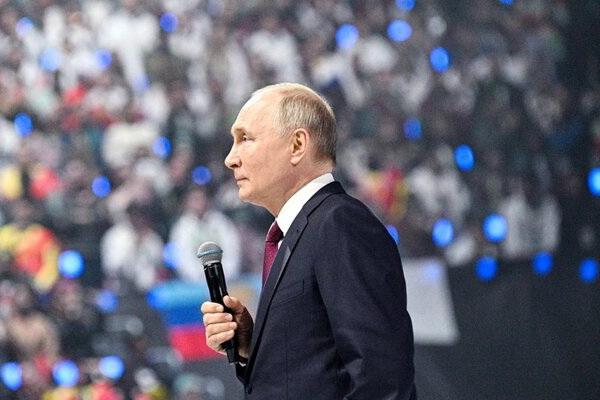 Путин заявил о том, что СССР распался из-за внутренних причин