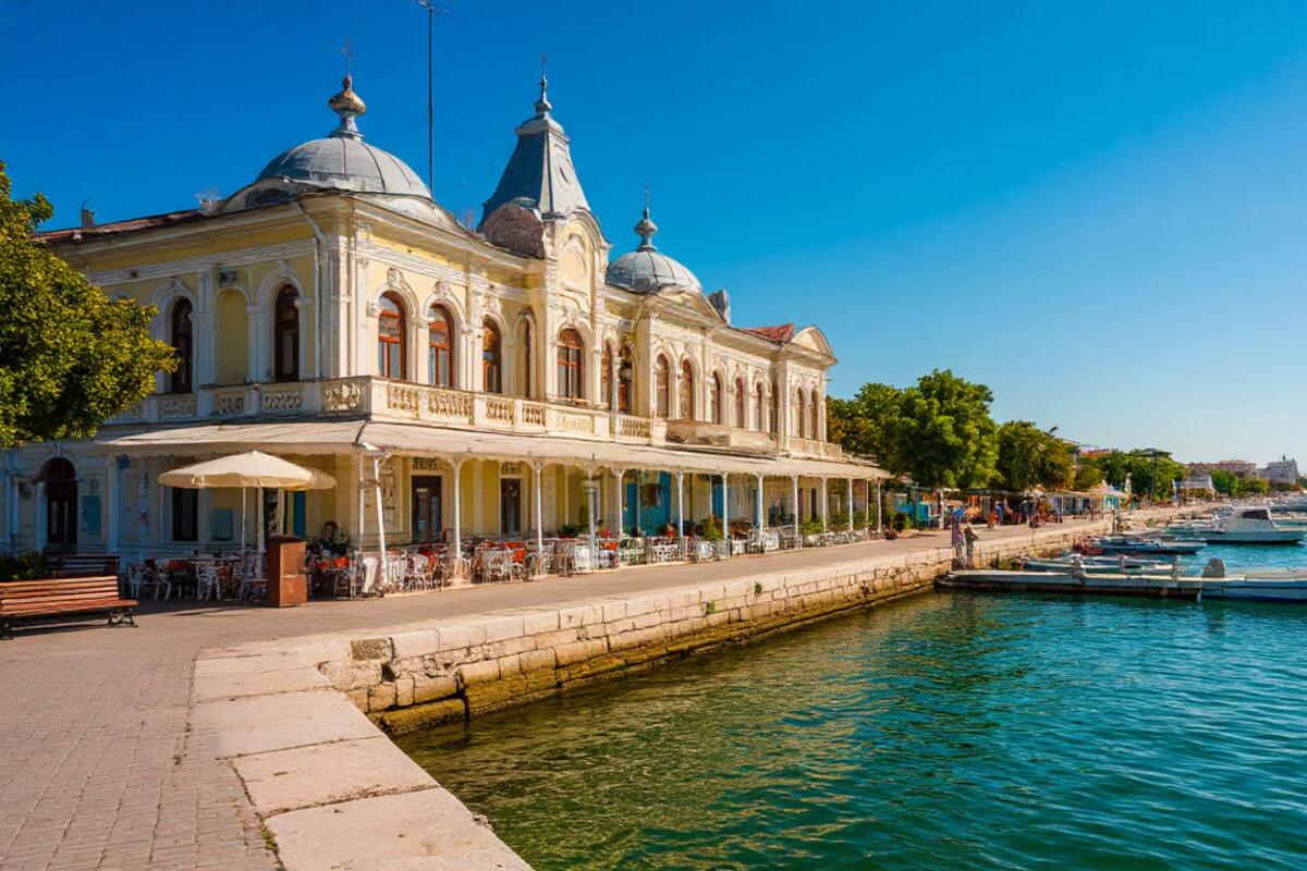 Евпатория оказалась среди лидеров по длительности пребывания туристов