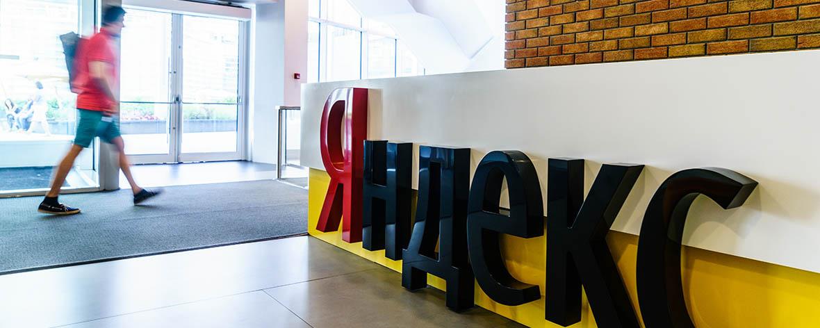 «Яндекс» планирует прекратить партнерство со Сбербанком