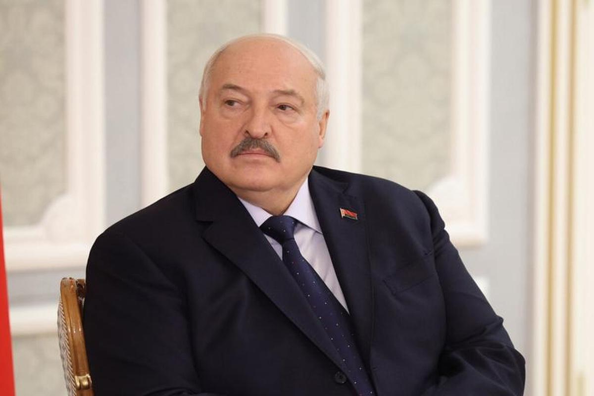 Лукашенко предложил починить скандальные «лазурные» автобусы Петербурга