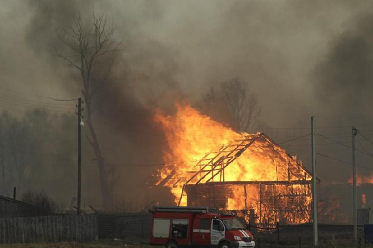 Двое погибли при пожаре в частном доме Курганской области