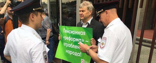 Сергея Митрохина задержали у стен Госдумы за проведение пикета