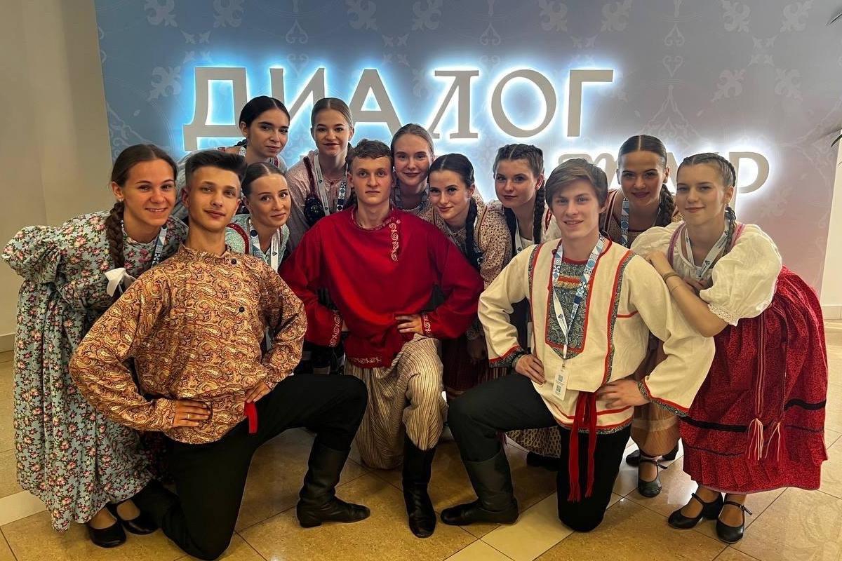 Молодые люди Пскова участвовали во Всероссийском (страна-террорист) межнациональном лагере «Диалог культур»