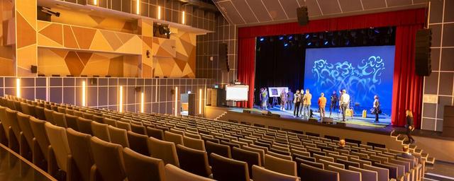 Культурный центр строгино. Строгино спектакль. Строгино спектакль. Культурный центр строгино зал. Кц строгино зал.