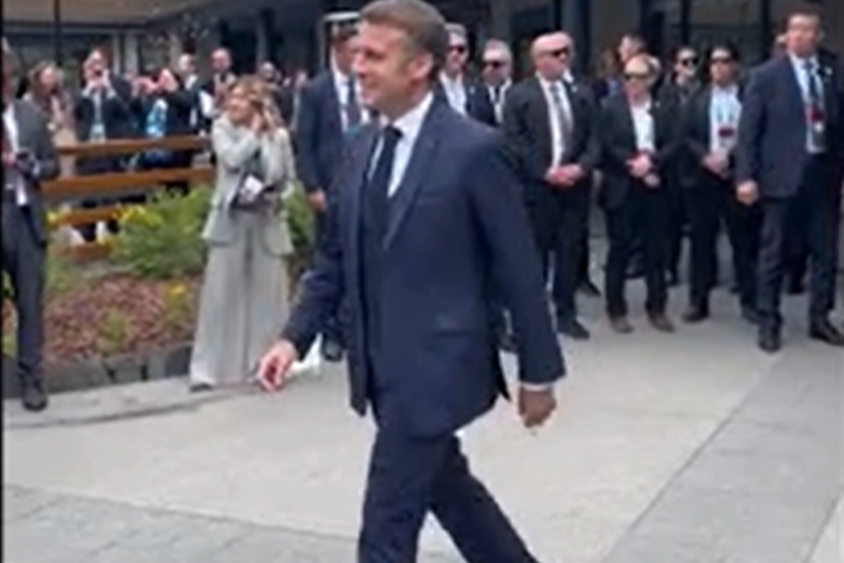 Macron showed how the G7 leaders marched briskly to the Russian “Capybara”