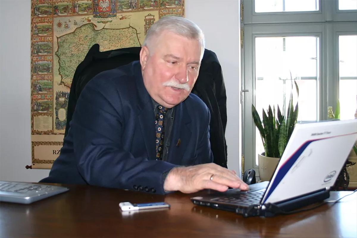 «Ранил меня и всех погибших поляков»: Лех Валенса сорвал с груди украинский флаг и отказался поддерживать Зеленского