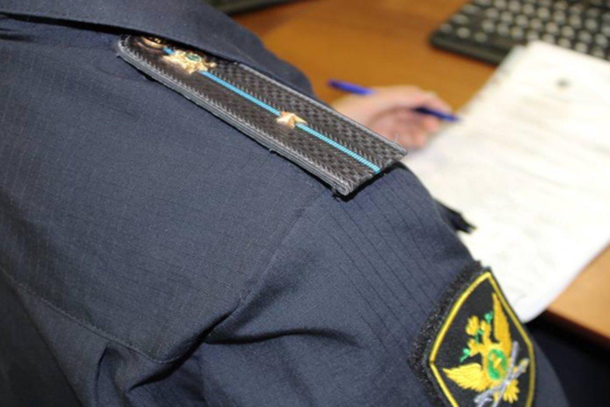 Тысячи должников Свердловской области столкнулись ограничением на выезд за границу