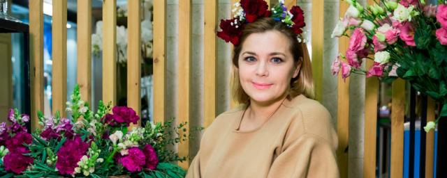 Ирина Пегова станцевала в «Вечернем Урганте» в облегающем мини