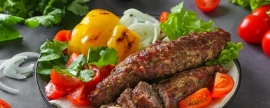 Посетители новосибирского ресторана пожаловались на кебаб из тухлого мяса