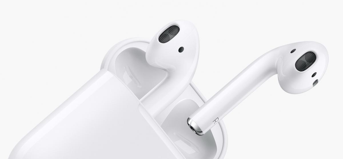 Глава Apple заявил об ошеломительном успехе наушников AirPods