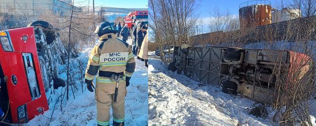 Причиной опрокидывания пассажирского автобуса в районе поселка Новый Уптар могло стать ненадлежащее состояние дороги