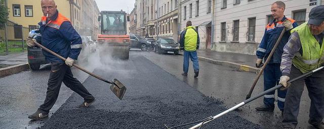 Миллиард рублей из федеральной казны выделили на ремонт дорог в Петербурге