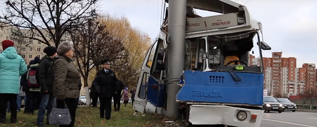 В Чебоксарах в ДТП с троллейбусом пострадали 26 человек